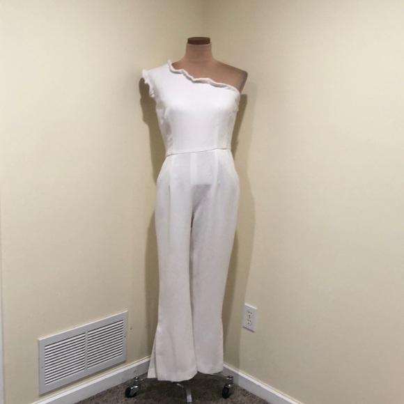 Black Halo Pravella Jumpsuit Size 10 White Ruffle One Shoulder Cropped Length - Picture 2 of 12